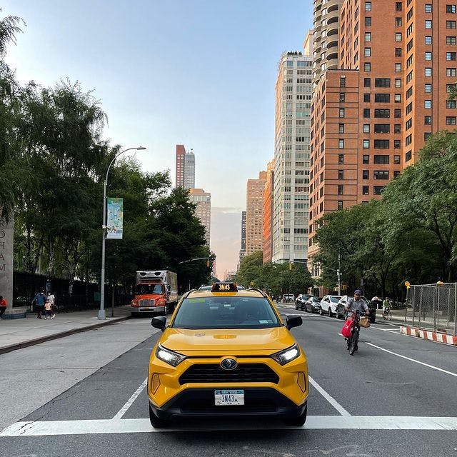 Est-ce qu’il vaut mieux prendre un Uber ou un taxi à New York?
